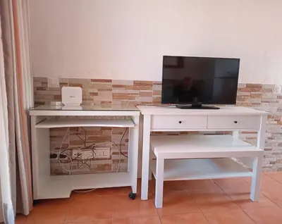 Una televisión o centro de entretenimiento en Casita de Gatas OLIA