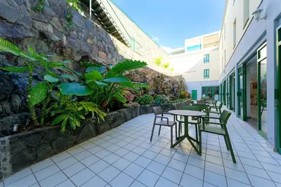 Edificio en el que se encuentra el apartahotel