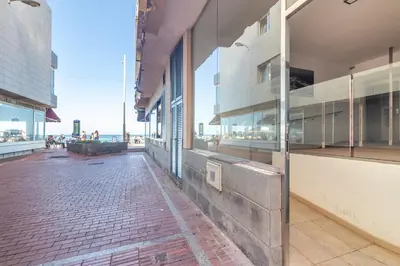 Un balcón o terraza de Seafront Terrace Apartment Las Canteras