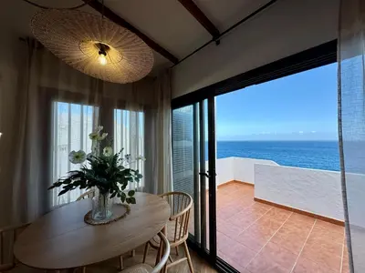 Vista general del mar o vista desde la casa o chalet