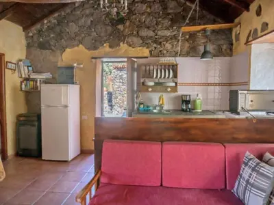 Una cocina o zona de cocina en Rural house in the center of Gran Canaria 2 noches