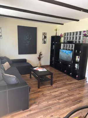 Una televisión o centro de entretenimiento en Gardenia apartment