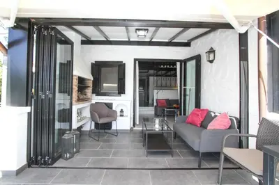 Zona de estar de Los Canarios Oasis & Pool by Canarias Prime Homes