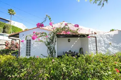 Jardín al aire libre en Los Canarios Oasis & Pool by Canarias Prime Homes