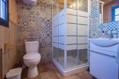 Un baño de 3BR Fronton Wave - Ocean View & Parking