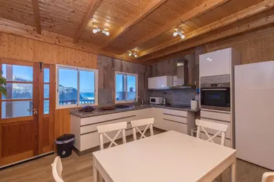 Una cocina o zona de cocina en 3BR Fronton Wave - Ocean View & Parking