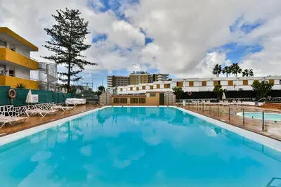 Piscina en o cerca de M&M SUITE LOS CACTUS by HOMESTAYGRANCANARIA