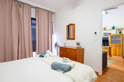 Cama o camas de una habitación en Gravina Beach Apartment 1