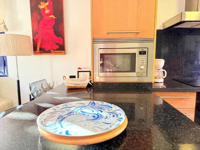Una cocina o zona de cocina en Cozy Corner Close to Beach, Golf and Shopping
