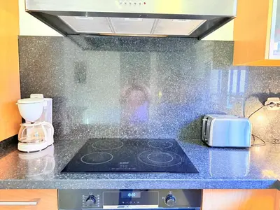 Una cocina o zona de cocina en Cozy Corner Close to Beach, Golf and Shopping