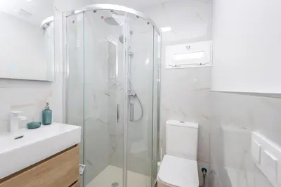 Un baño de Las Canteras Loft Beach - 2 minutes from the Beach