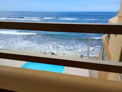 Plano de Apartamento Las Canteras y piscina