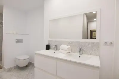 Un baño de Blue Horizon Las Canteras