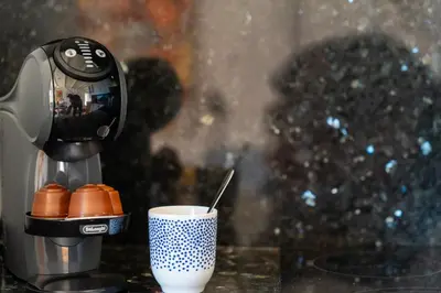 Utensilios para hacer té y café en Beach House Monte Rojo