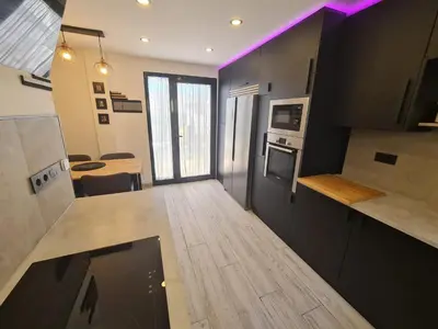 Una cocina o zona de cocina en Casa Vikingo Holiday Home with optional Hot Tub