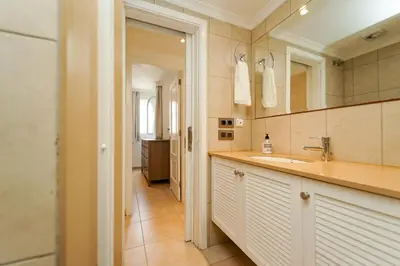 Un baño de AquaMarina Luxury House by Canarias Prime Homes