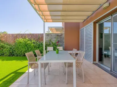 Un balcón o terraza de Chalet in Salobre with Private Heated Pool