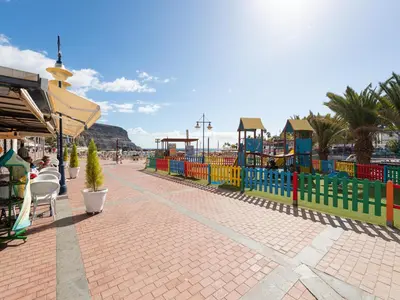 Zona de juegos infantil en House in Puerto de Mogán with Marina Views