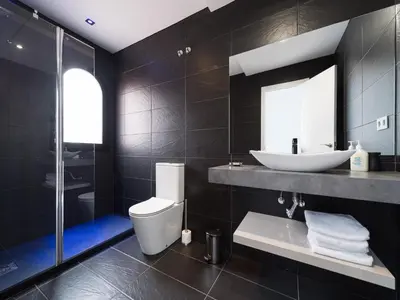 Un baño de Duplex in Maspalomas near Meloneras Beach