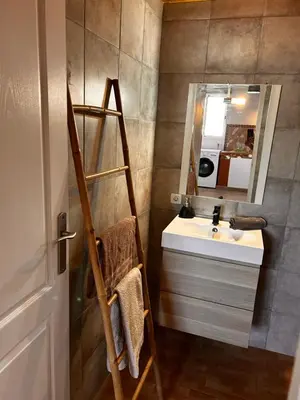 Un baño de Luxury Private Garden Home