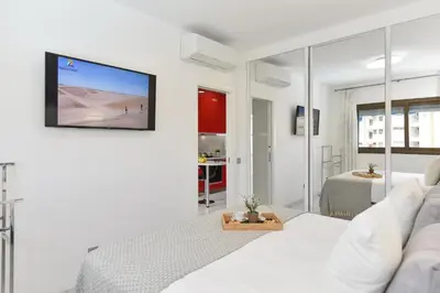 Una televisión o centro de entretenimiento en Iguazu 304 by VillaGranCanaria