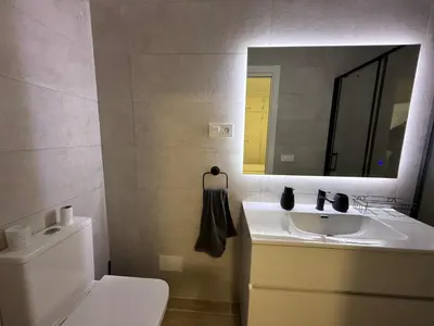 Un baño de Lovisi Suite Playa del Cura - OCEAN & POOL VIEW