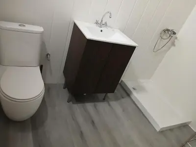 Un baño de Street House