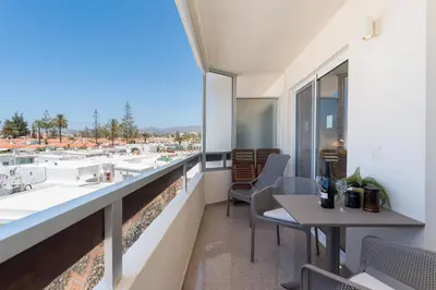 Un balcón o terraza de Palm View Apartment Las Camelias