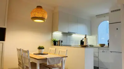 Una cocina o zona de cocina en Sunset Ocean View by Aquamarina