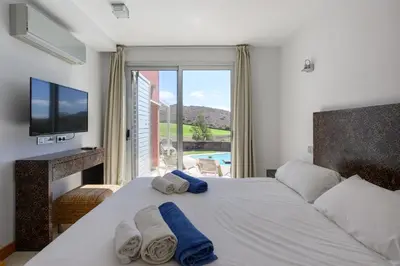 Cama o camas de una habitación en Villa in Salobre with Private Pool & Stunning View