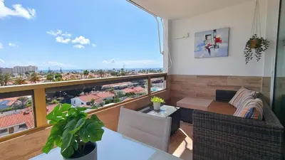 Un balcón o terraza de Soundproof appartment with sea view in Maspalomas
