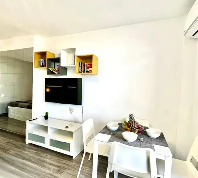 Una televisión o centro de entretenimiento en Beach House by Canarias prime homes