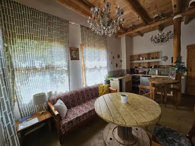 Zona de estar de Nature Sanctuary, a semi-detached house on an ecological & sustainable farm