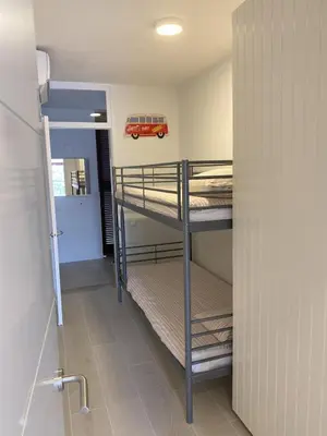 Cama o camas de una habitación en Refurbished apartment next to the beach