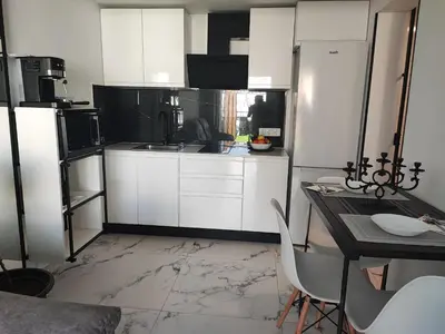 Una cocina o zona de cocina en Bungalow privado junto al Yumbo Centre