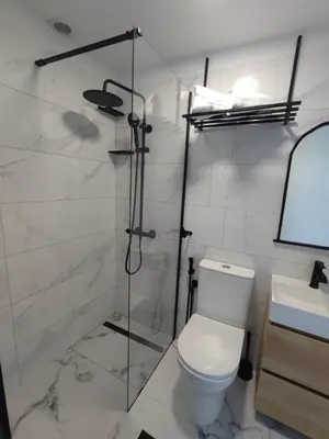 Un baño de Bungalow privado junto al Yumbo Centre