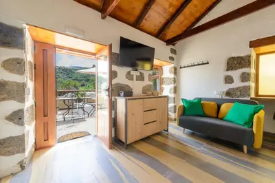 Una televisión o centro de entretenimiento en Quinta Entre Palmeras - Viviendas Vacacionales