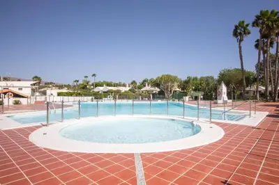 Piscina en o cerca de Bungalow Playa Flor 82 by Villagrancanaria