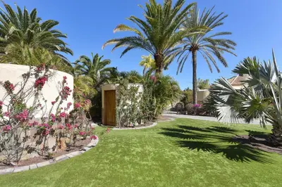 Jardín al aire libre en Royal Hideaway Maspalomas by VillaGranCanaria