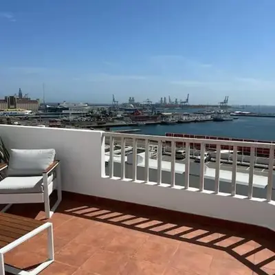 Ático tranquilo con vistas únicas al mar