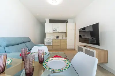 Una cocina o zona de cocina en GuestReady - Atardecer Canteras LJones Vistas al mar y reformado