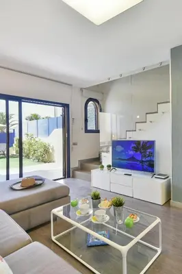 Una cocina o zona de cocina en Dúplex Meloneras Bahía 7 by Villagrancanaria