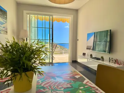 Una televisión o centro de entretenimiento en Vista Amadores by SunHousesCanarias