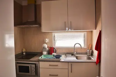Una cocina o zona de cocina en Aida - apartamento junto a la playa con vistas al océano