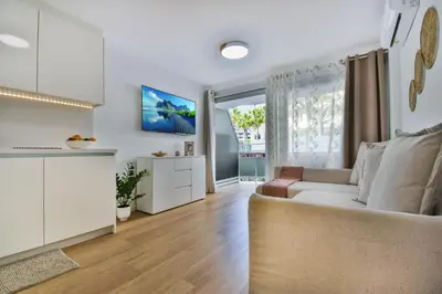 Una televisión o centro de entretenimiento en THE SECRET OF ELEPHANT by HOMESTAYGRANCANARIA
