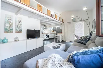 Una televisión o centro de entretenimiento en Boho BungalowPoolPrivate TerraceMaspalomas