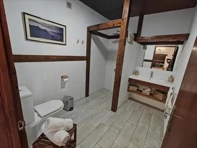 Un baño de El Alpendre- Entre plataneras, a 10 minutos playa
