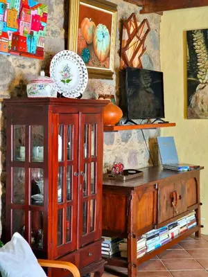 Una televisión o centro de entretenimiento en Casa Maritina