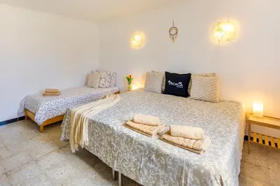 Cama o camas de una habitación en 3BR Tauro Bungalow - Garden, Terrace, Sleeps 6