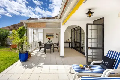 Un balcón o terraza de 3BR Tauro Bungalow - Garden, Terrace, Sleeps 6